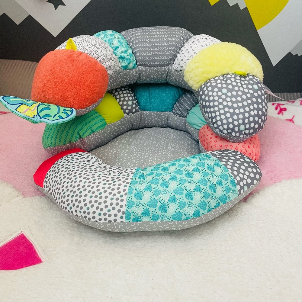Infantino 2-in-1 Tummy Time  & Seated Support Pillow for Newborn and Older Baby